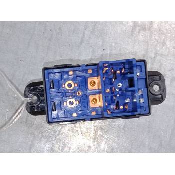 MANDO ELEVALUNAS DELANTERO DERECHO 935751W010 