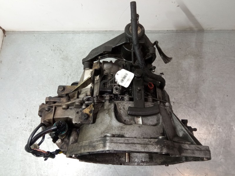 Recambio de caja de cambios manual 6 velocidades para renault master ii autobús (jd) 2.5 dci 120 referencia OEM IAM 8200183550  