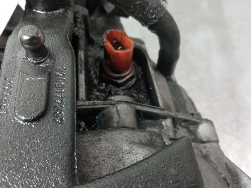 Recambio de caja de cambios manual 6 velocidades para renault master ii autobús (jd) 2.5 dci 120 referencia OEM IAM 8200183550  