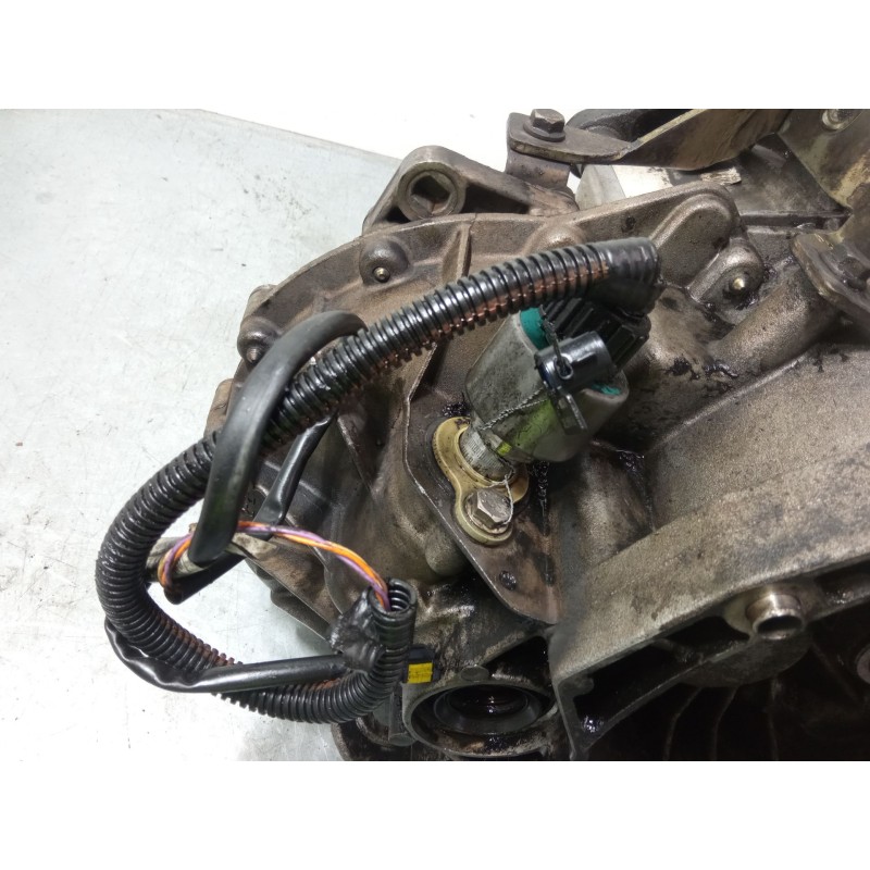 Recambio de caja de cambios manual 6 velocidades para renault master ii autobús (jd) 2.5 dci 120 referencia OEM IAM 8200183550  