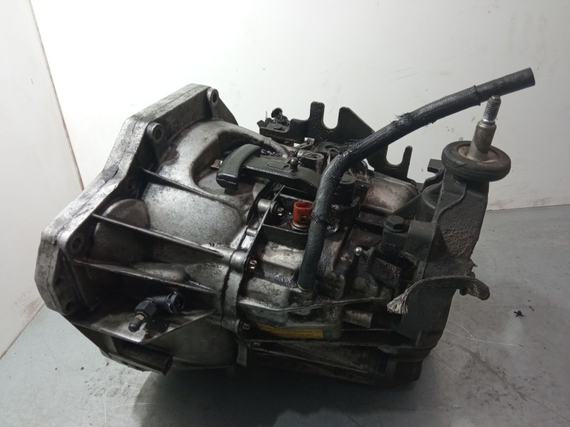 Recambio de caja de cambios manual 6 velocidades para renault master ii autobús (jd) 2.5 dci 120 referencia OEM IAM 8200183550  
