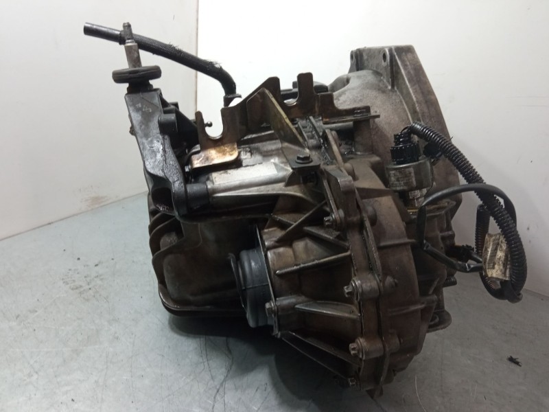 Recambio de caja de cambios manual 6 velocidades para renault master ii autobús (jd) 2.5 dci 120 referencia OEM IAM 8200183550  
