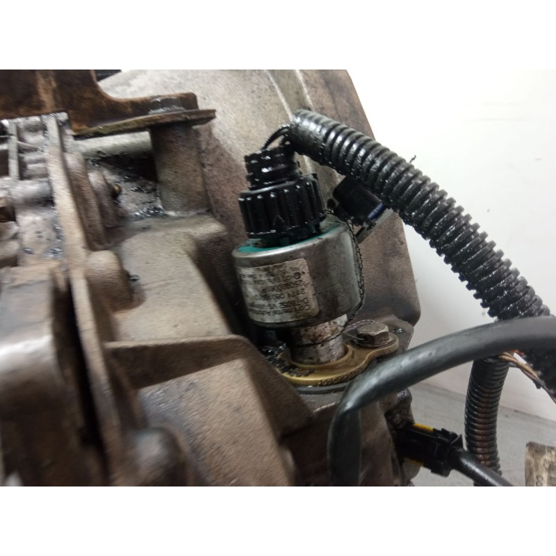 Recambio de caja de cambios manual 6 velocidades para renault master ii autobús (jd) 2.5 dci 120 referencia OEM IAM 8200183550  