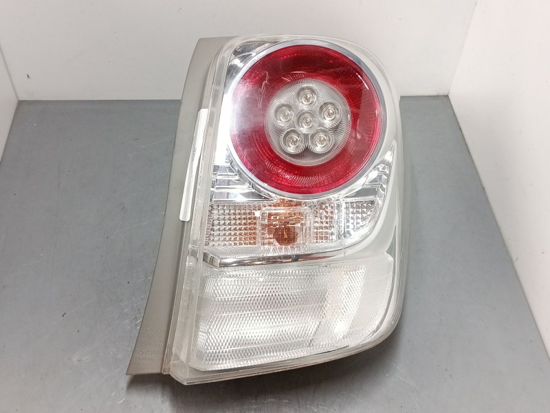 Recambio de piloto trasero derecho para toyota verso (_r2_) 1.6 (zgr20_) referencia OEM IAM 815500F090  