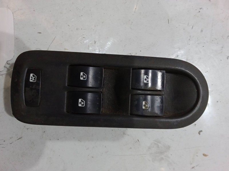 Recambio de mando elevalunas delantero izquierdo para renault megane ii (bm0/1_, cm0/1_) 1.5 dci (bm02, bm13, bm2a, cm02, cm13)  Recambio de mando elevalunas delantero izquierdo para renault megane ii (bm0/1_, cm0/1_) 1.5 dci (bm02, bm13, bm2a, cm02, cm13)