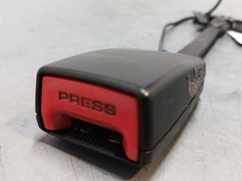 Recambio de anclaje cinturon delantero izquierdo para skoda superb ii (3t4) 2.0 tdi 16v referencia OEM IAM   