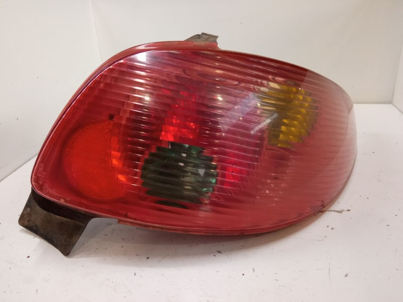 Recambio de piloto trasero derecho para peugeot 206 hatchback (2a/c) 1.4 i referencia OEM IAM   