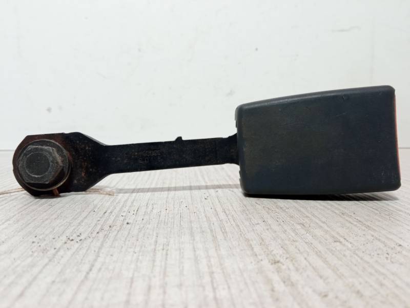 ANCLAJE CINTURON DELANTERO DERECHO 