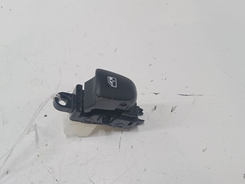 Recambio de mando elevalunas trasero izquierdo para nissan qashqai ii (j11, j11_) 1.3 dig-t referencia OEM IAM   