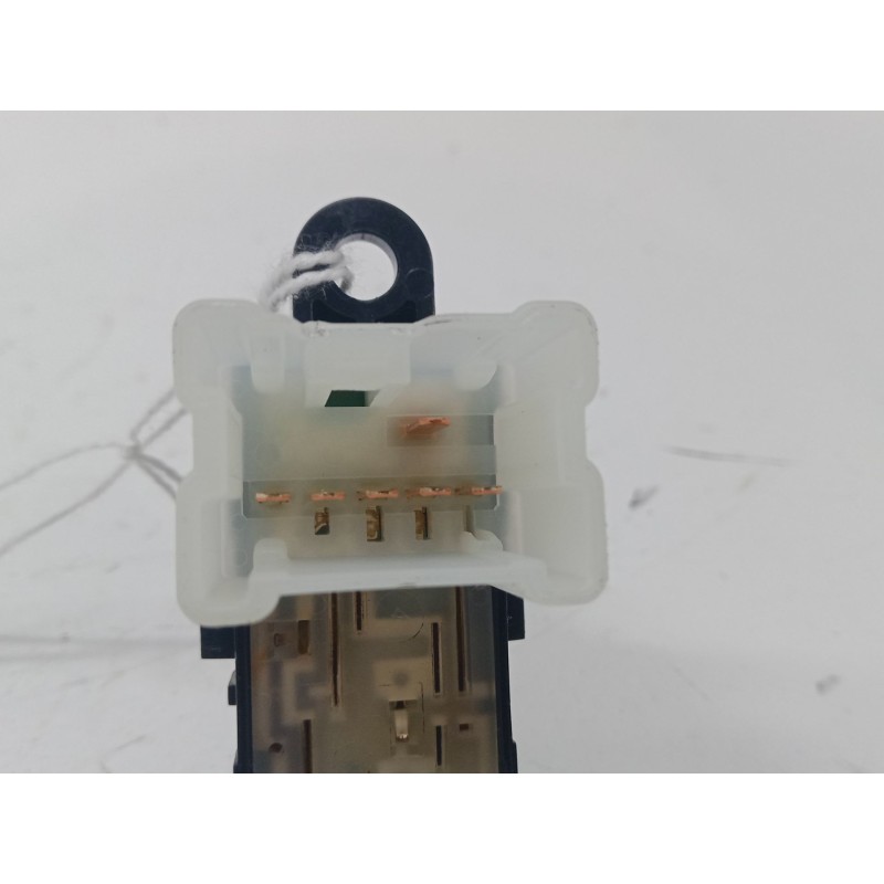 Recambio de mando elevalunas trasero izquierdo para nissan qashqai ii (j11, j11_) 1.3 dig-t referencia OEM IAM   