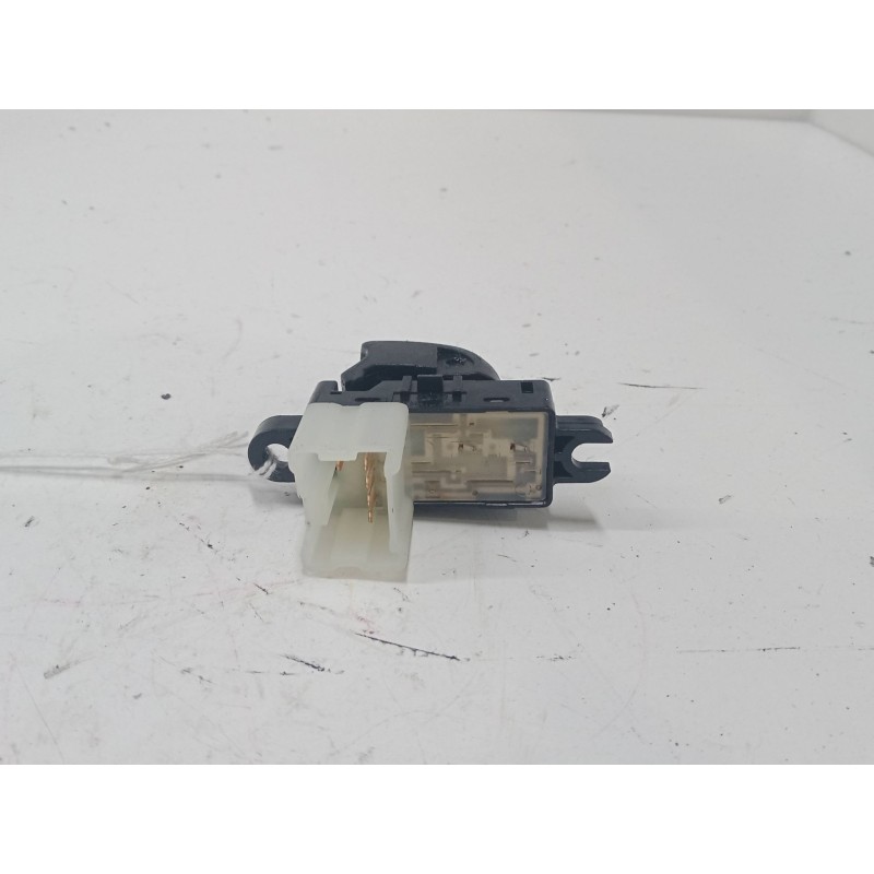 Recambio de mando elevalunas trasero izquierdo para nissan qashqai ii (j11, j11_) 1.3 dig-t referencia OEM IAM   