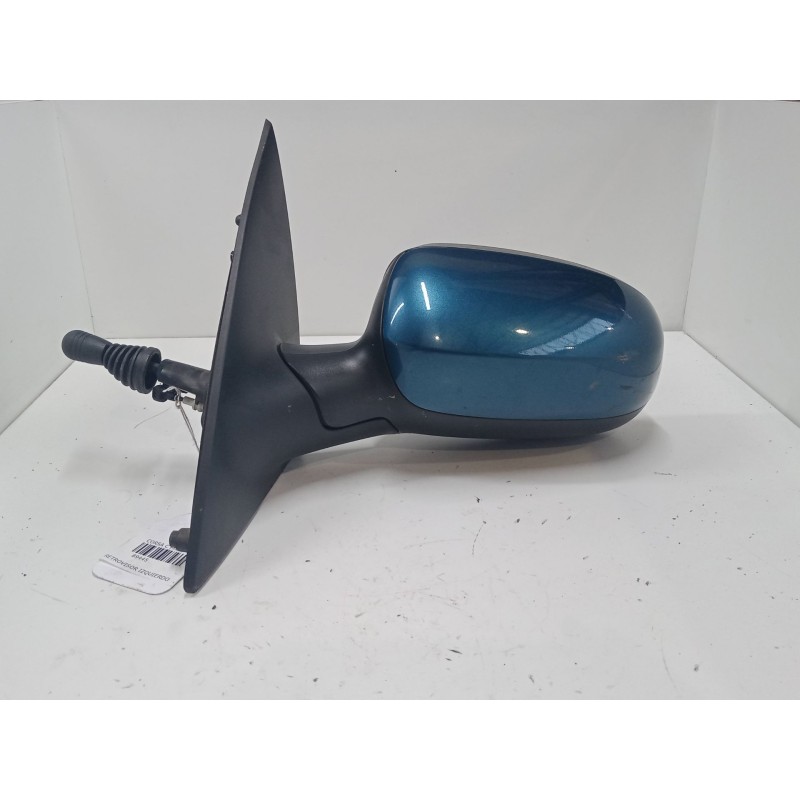 Recambio de retrovisor izquierdo para opel corsa c (x01) 1.2 (f08, f68) referencia OEM IAM   