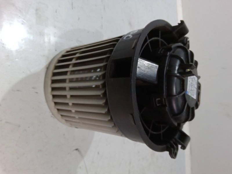 Recambio de motor calefaccion para ssangyong tivoli 1.6 referencia OEM IAM 4051076  