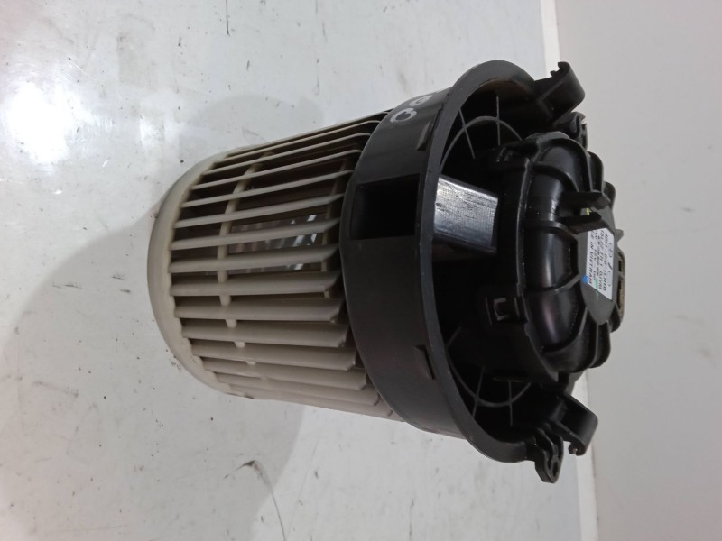 Recambio de motor calefaccion para ssangyong tivoli 1.6 referencia OEM IAM 4051076  