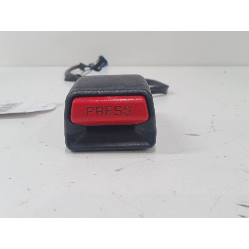 Recambio de anclaje cinturon delantero derecho para toyota celica coupé (_t23_) 1.8 16v vt-i (zzt230_) referencia OEM IAM   