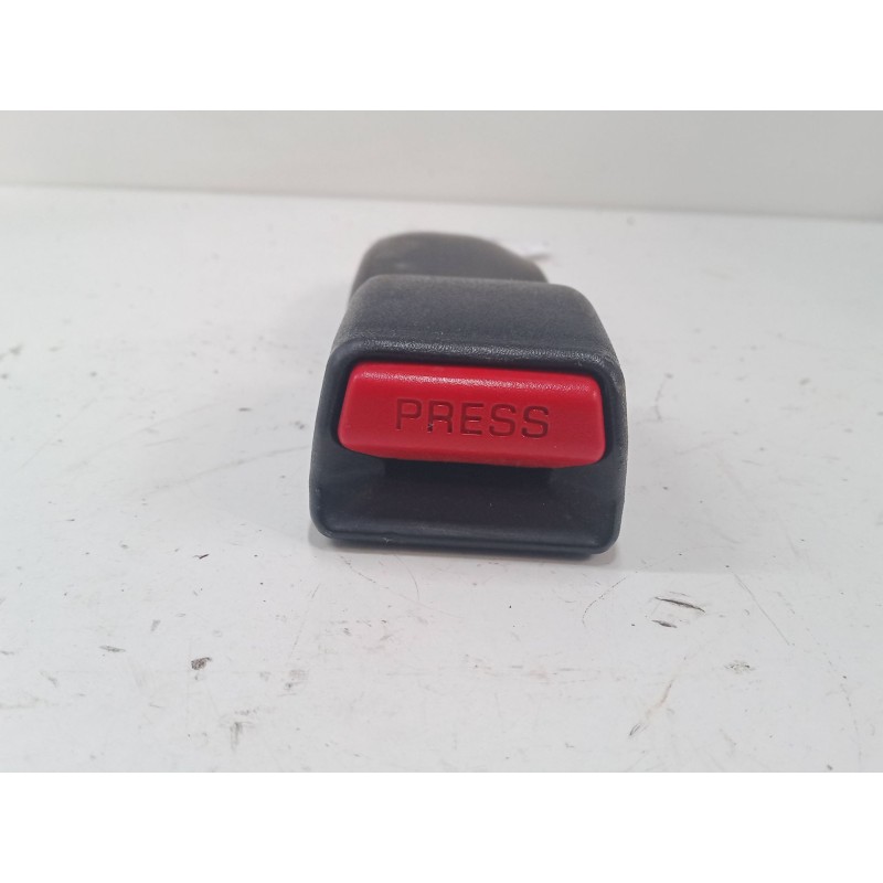 Recambio de anclaje cinturon trasero derecho para toyota celica coupé (_t23_) 1.8 16v vt-i (zzt230_) referencia OEM IAM   