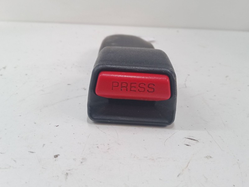 Recambio de anclaje cinturon trasero derecho para toyota celica coupé (_t23_) 1.8 16v vt-i (zzt230_) referencia OEM IAM   