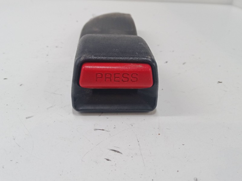 Recambio de anclaje cinturon trasero izquierdo para toyota celica coupé (_t23_) 1.8 16v vt-i (zzt230_) referencia OEM IAM   