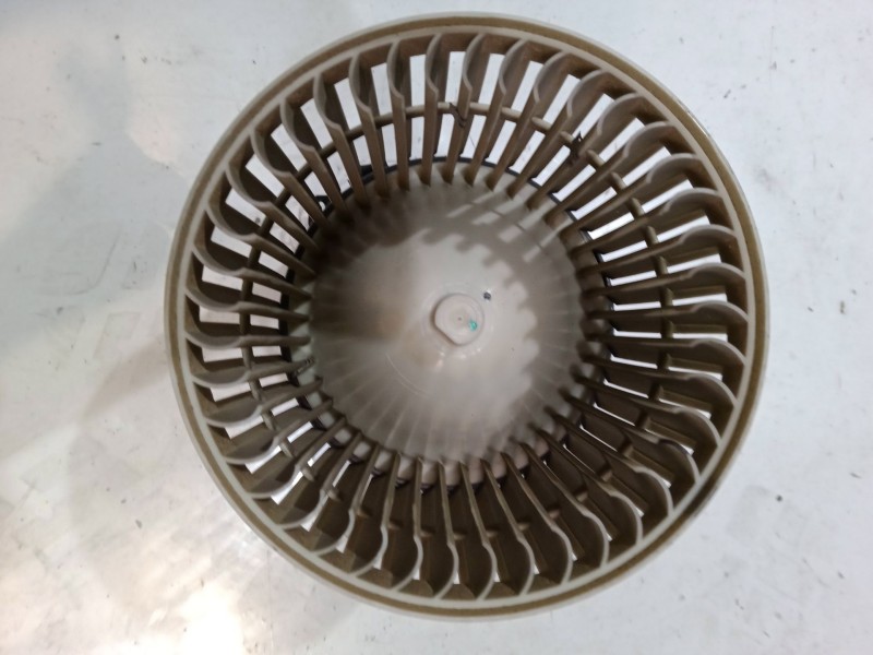 Recambio de motor calefaccion para ssangyong tivoli 1.6 referencia OEM IAM 4051076  