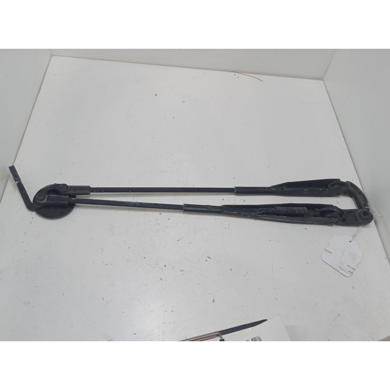 Recambio de brazo delantero limpiaparabrisas para renault twingo i (c06_) 1.2 16v (c06c, c06d, c06k) referencia OEM IAM   