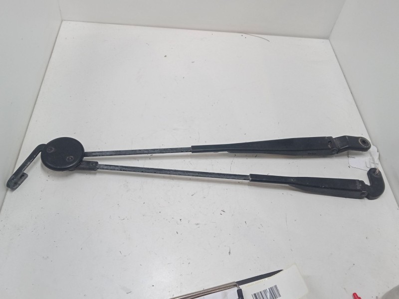 Recambio de brazo delantero limpiaparabrisas para renault twingo i (c06_) 1.2 16v (c06c, c06d, c06k) referencia OEM IAM   