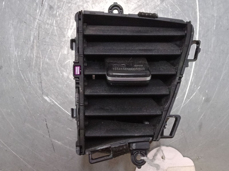 Recambio de aireador central derecho para kia ceed tourer (cd) 1.6 crdi 136 referencia OEM IAM 97420J7AA0  