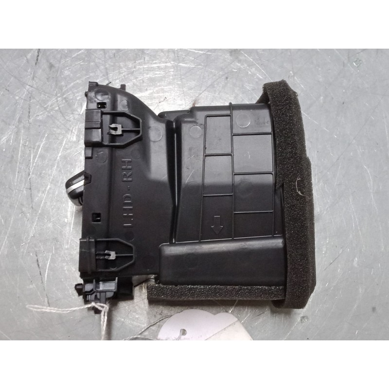 Recambio de aireador central derecho para kia ceed tourer (cd) 1.6 crdi 136 referencia OEM IAM 97420J7AA0  