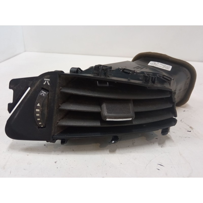 Recambio de aireador central izquierdo para opel astra j (p10) 2.0 cdti (68) referencia OEM IAM 522040591  13303925