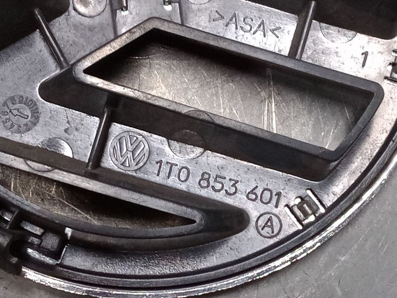 Recambio de anagrama para volkswagen golf iv (1j1) 1.8 t gti referencia OEM IAM 1T0853601  