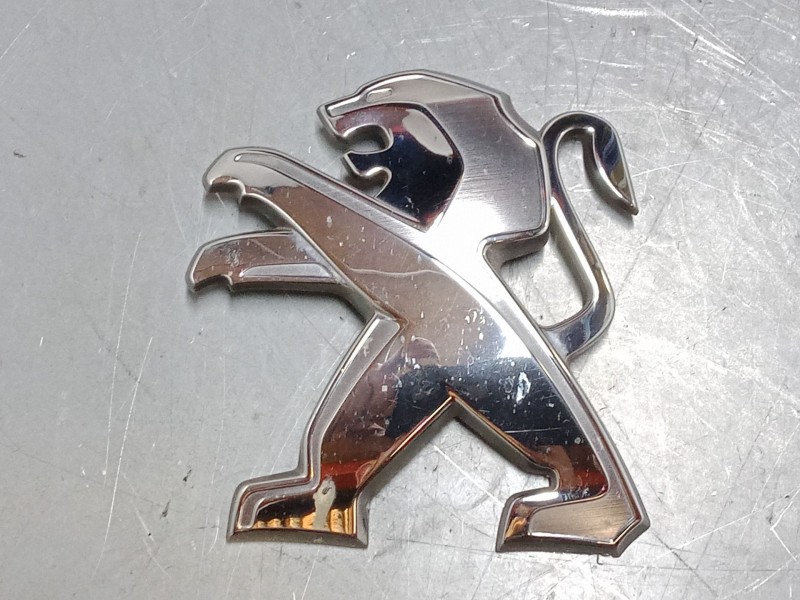 Recambio de anagrama para peugeot 208 i (ca_, cc_) 1.2 vti 82 referencia OEM IAM 9673874777  