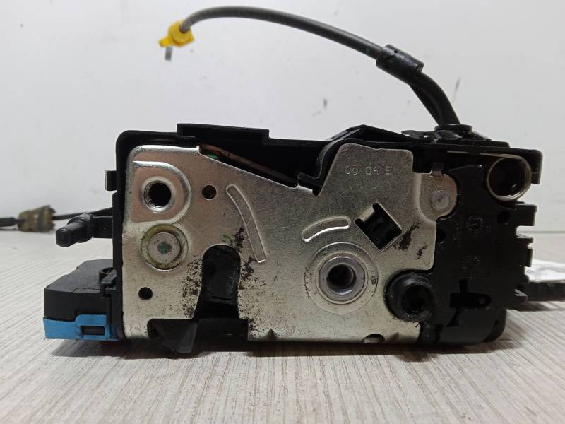 CERRADURA PUERTA TRASERA DERECHA 24099158 