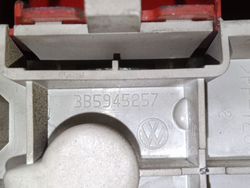 Recambio de piloto trasero izquierdo para volkswagen passat b5 (3b2) 1.9 tdi referencia OEM IAM 3B5945257  