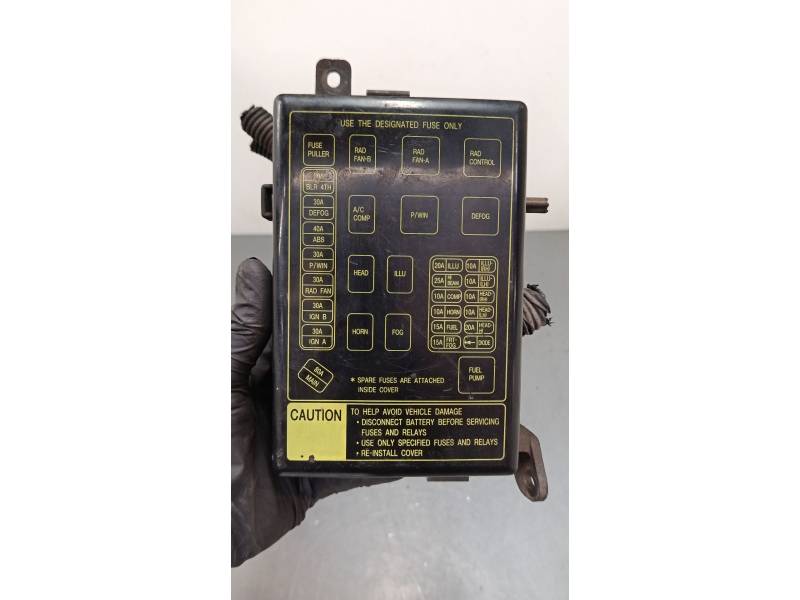 CAJA RELES / FUSIBLES 