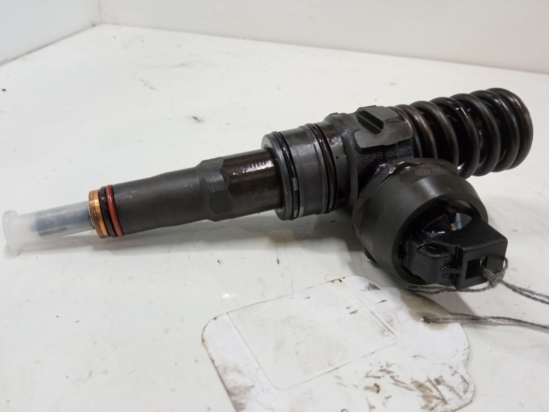 Recambio de inyector para skoda octavia ii combi (1z5) 2.0 tdi 16v referencia OEM IAM 038130073BQ  
