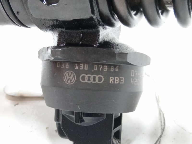Recambio de inyector para skoda octavia ii combi (1z5) 2.0 tdi 16v referencia OEM IAM 038130073BQ  