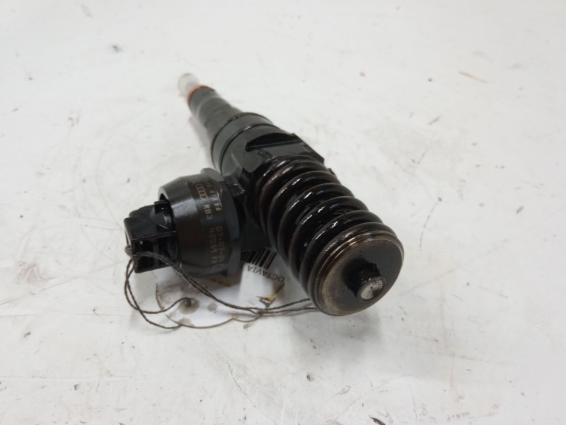 Recambio de inyector para skoda octavia ii combi (1z5) 2.0 tdi 16v referencia OEM IAM 038130073BQ  