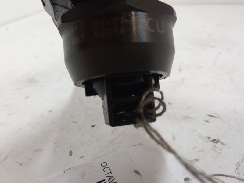 Recambio de inyector para skoda octavia ii combi (1z5) 2.0 tdi 16v referencia OEM IAM 038130073BQ  