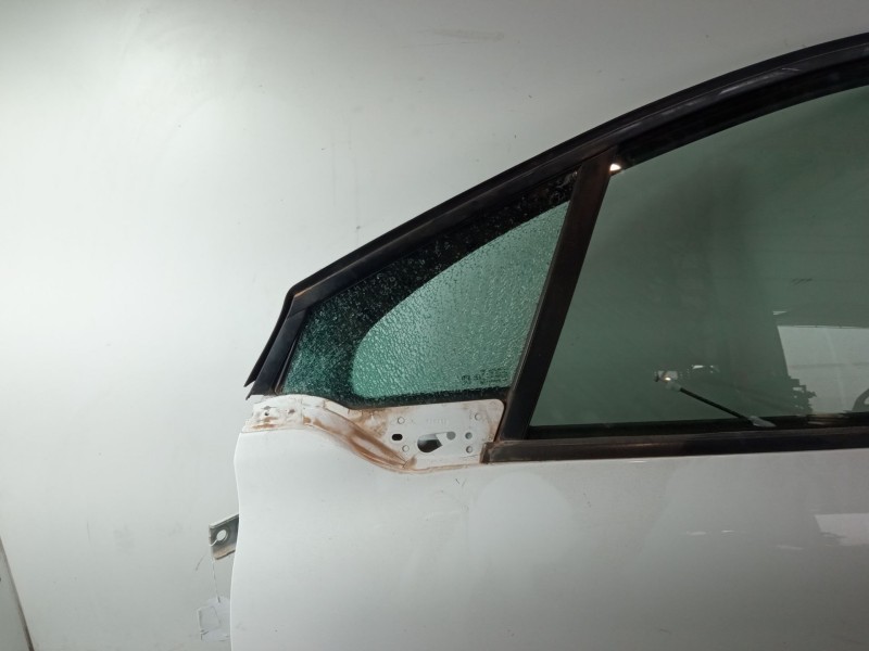 Recambio de puerta delantera izquierda para peugeot 208 i (ca_, cc_) 1.2 vti 82 referencia OEM IAM   Custodia rota