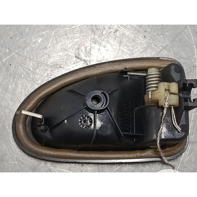 Recambio de maneta interior delantera izquierda para renault scénic i monospace (ja0/1_, fa0_) 1.9 dti (ja1u) referencia OEM IAM