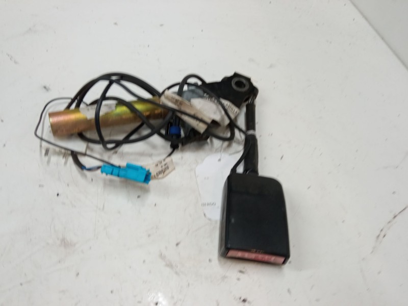 Recambio de anclaje cinturon delantero izquierdo para renault megane i (ba0/1_) 1.9 dti (ba1u) referencia OEM IAM   