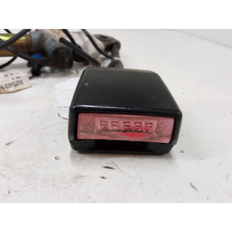 Recambio de anclaje cinturon delantero izquierdo para renault megane i (ba0/1_) 1.9 dti (ba1u) referencia OEM IAM   