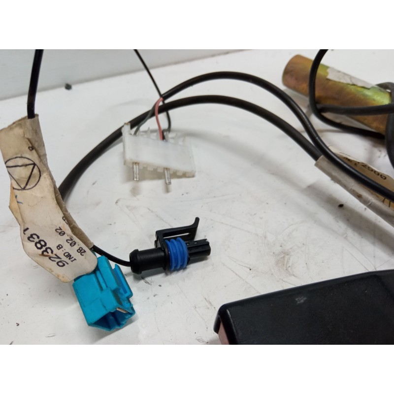 Recambio de anclaje cinturon delantero izquierdo para renault megane i (ba0/1_) 1.9 dti (ba1u) referencia OEM IAM   