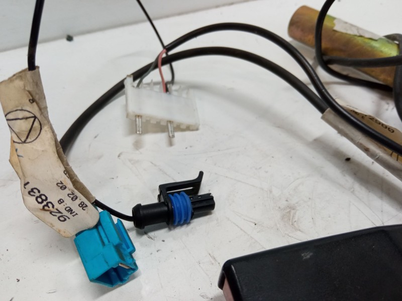 Recambio de anclaje cinturon delantero izquierdo para renault megane i (ba0/1_) 1.9 dti (ba1u) referencia OEM IAM   