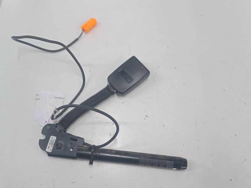 Recambio de anclaje cinturon delantero derecho para ford focus c-max (dm2) 1.6 tdci referencia OEM IAM 3m51r61208  