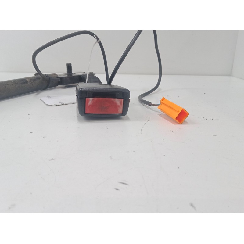 Recambio de anclaje cinturon delantero derecho para ford focus c-max (dm2) 1.6 tdci referencia OEM IAM 3m51r61208  