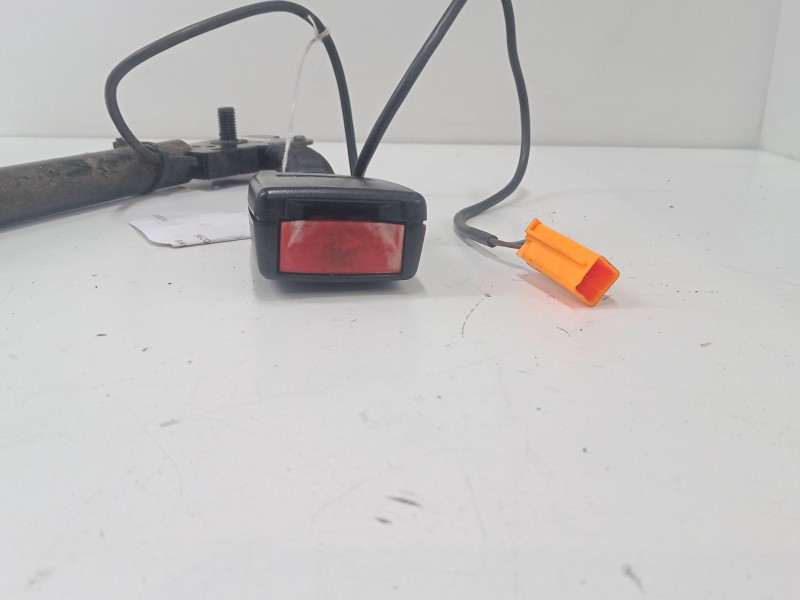 Recambio de anclaje cinturon delantero derecho para ford focus c-max (dm2) 1.6 tdci referencia OEM IAM 3m51r61208  