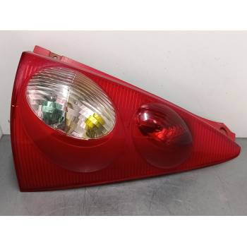 PILOTO TRASERO DERECHO 815500H040 