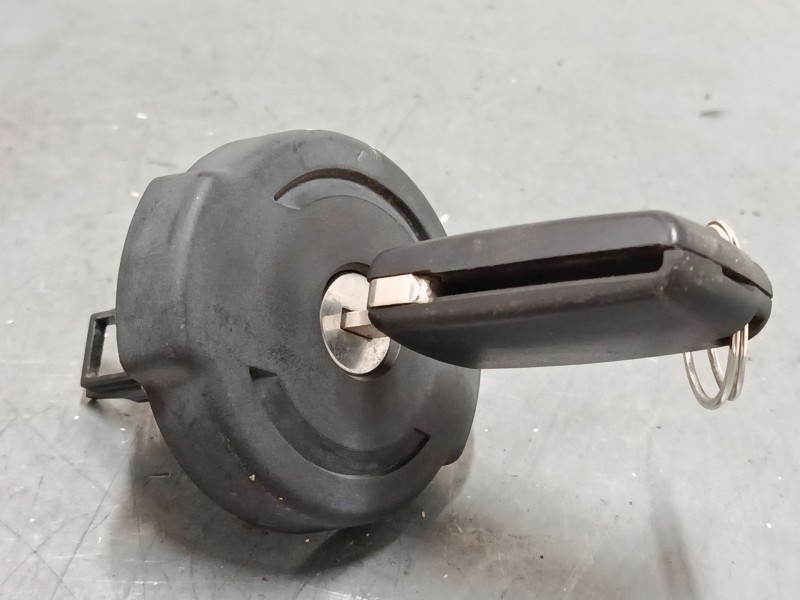 Recambio de tapon combustible para citroën c4 i (lc_) 1.4 16v referencia OEM IAM   