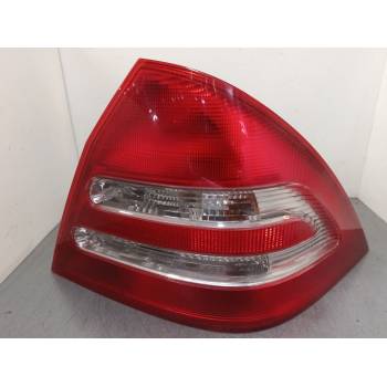 PILOTO TRASERO DERECHO 2038200264R 