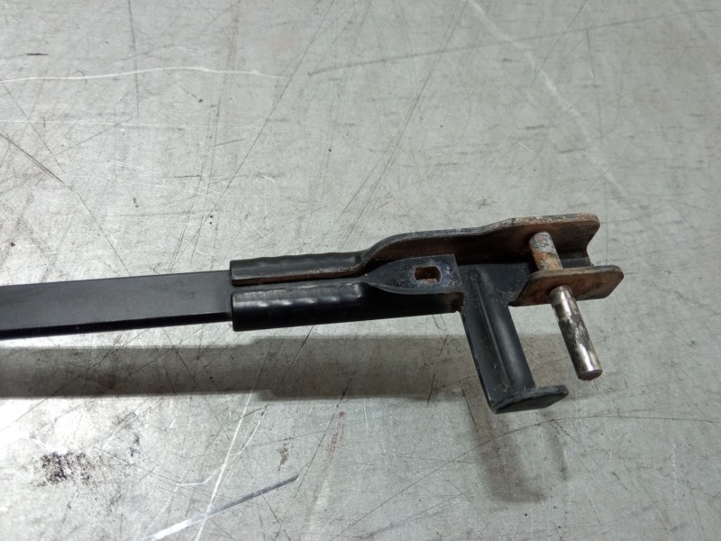 Recambio de brazo limpia delantero derecho para volkswagen touran (1t1, 1t2) 1.6 fsi referencia OEM IAM   